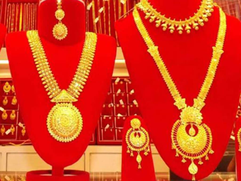 सुनको मूल्य घट्यो, कतिमा हुँदैछ कारोबार ?