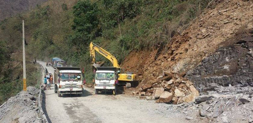 आज बाढी–पहिरोले अवरुद्ध छन् यी राजमार्ग