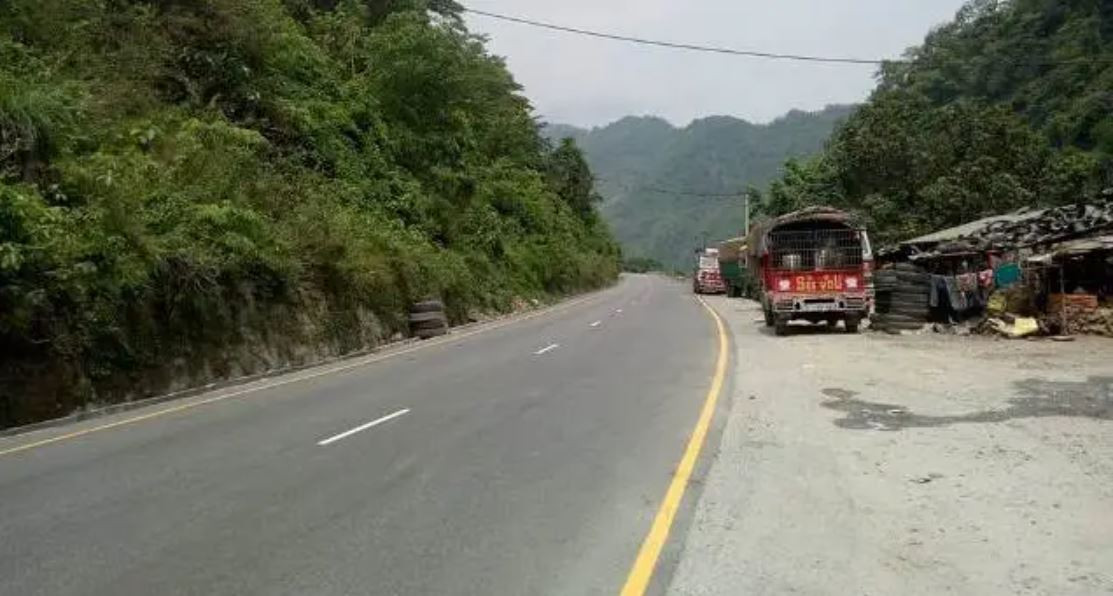 मुग्लिन–पोखरा सडकमा दैनिक चार घण्टा सवारी आवगमन बन्द