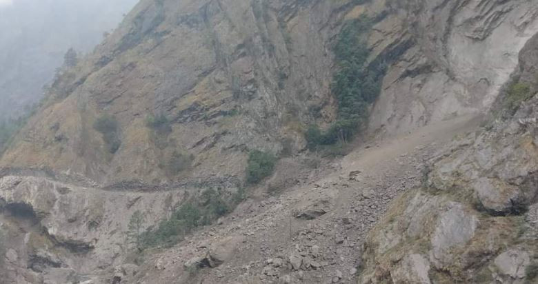 गोरखामा पहिरोले पुरिएर एक पर्यटकको मृत्यु