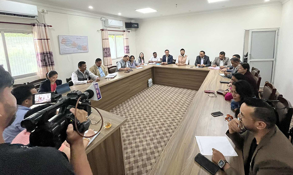 रास्वपाका सांसदले दिए सामूहिक राजीनामा