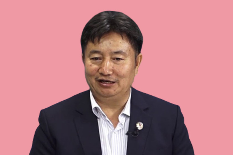 मुख्यमन्त्री  बहादुरसिंह लामाले आज राजीनामा दिँदै