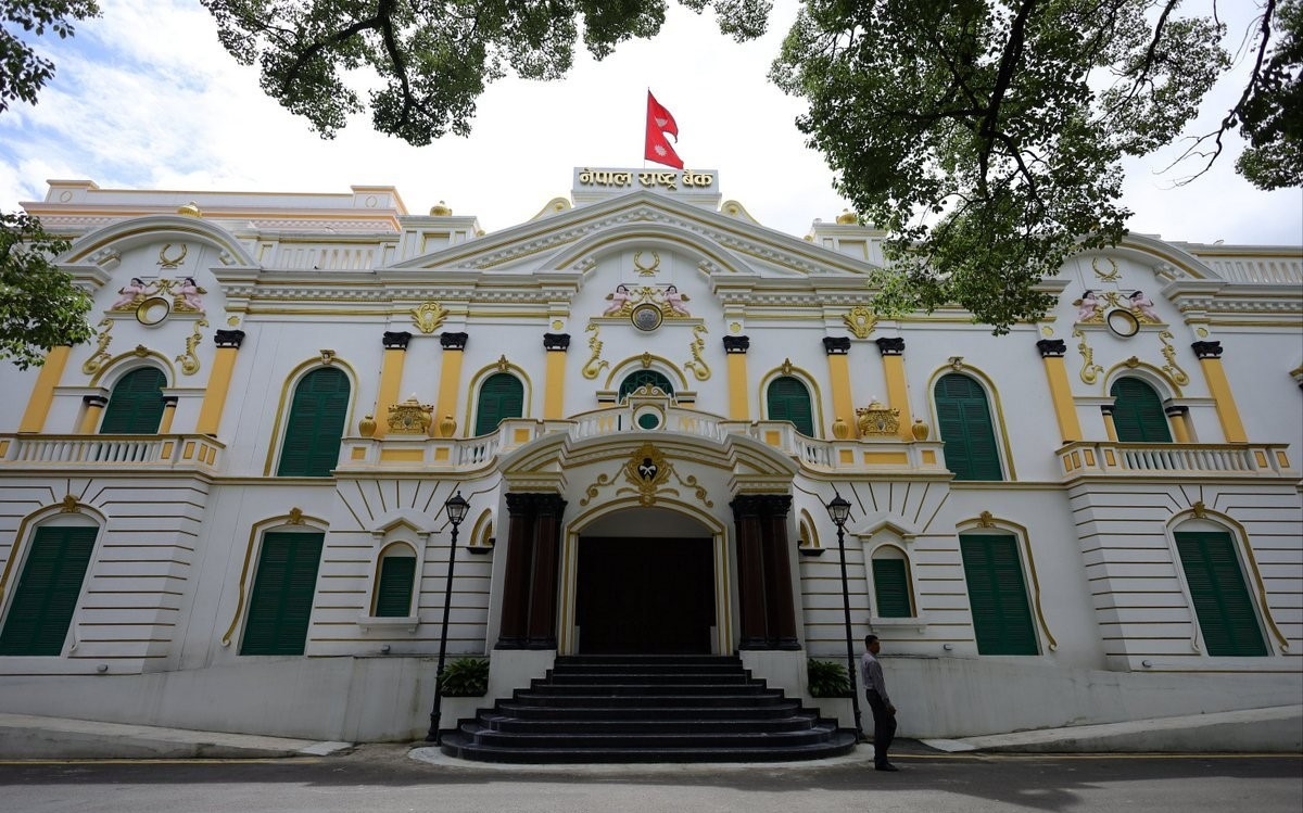 राष्ट्र बैंकले आज पनि बैंकिङ प्रणालीबाट २५ अर्ब तान्दै