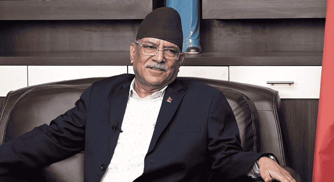 पत्रकारहरुसँग कुरा गर्दै प्रचण्डले भने: नयाँ वर्षमा नयाँ सरकार बन्छ