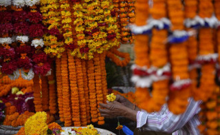 फूल महंगो भएको उपभोक्ताको गुनासो