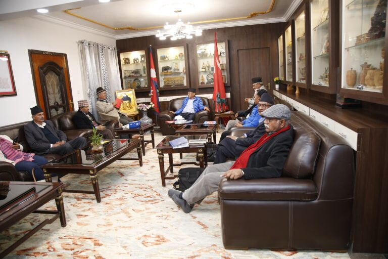 गृहमन्त्रीले राजीनामा नदिएसम्म सदन चल्न नदिने माओवादीको निर्णय