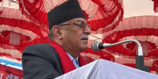 फोटो जलाउँदैमा गिरफ्तार गर्नु उचित हुँदैन: प्रचण्ड