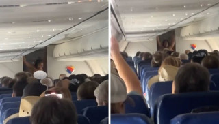 जब उडिरहेको विमानमा एक महिला यात्री नग्न भइन्...