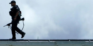 ह्वाइट हाउसबाहिर आत्मघाती हमला गर्न गएका व्यक्तिलाई गोली हानी मारियो