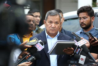 सरकार राजावादीका व्यवस्था विरोधी गतिविधि टुलुटुलु हेरेर बस्दैन : प्रवक्ता गुरुङ