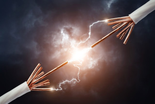 मूलपानीमा करेन्ट लागेर टिपरका सहचालकको मृत्यु