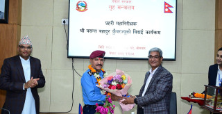 गृह मन्त्रालयले गर्‍यो आईजीपी कुँवरको बिदाइ