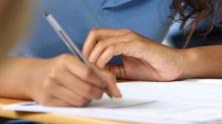 एसईई :  जनकपुर र सिराहामा अंग्रेजी विषयको प्रश्नपत्र १ घण्टा  नबित्दै  ‘आउट’