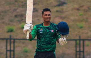 एकै सिजन किरणले बनाए दुई शतक