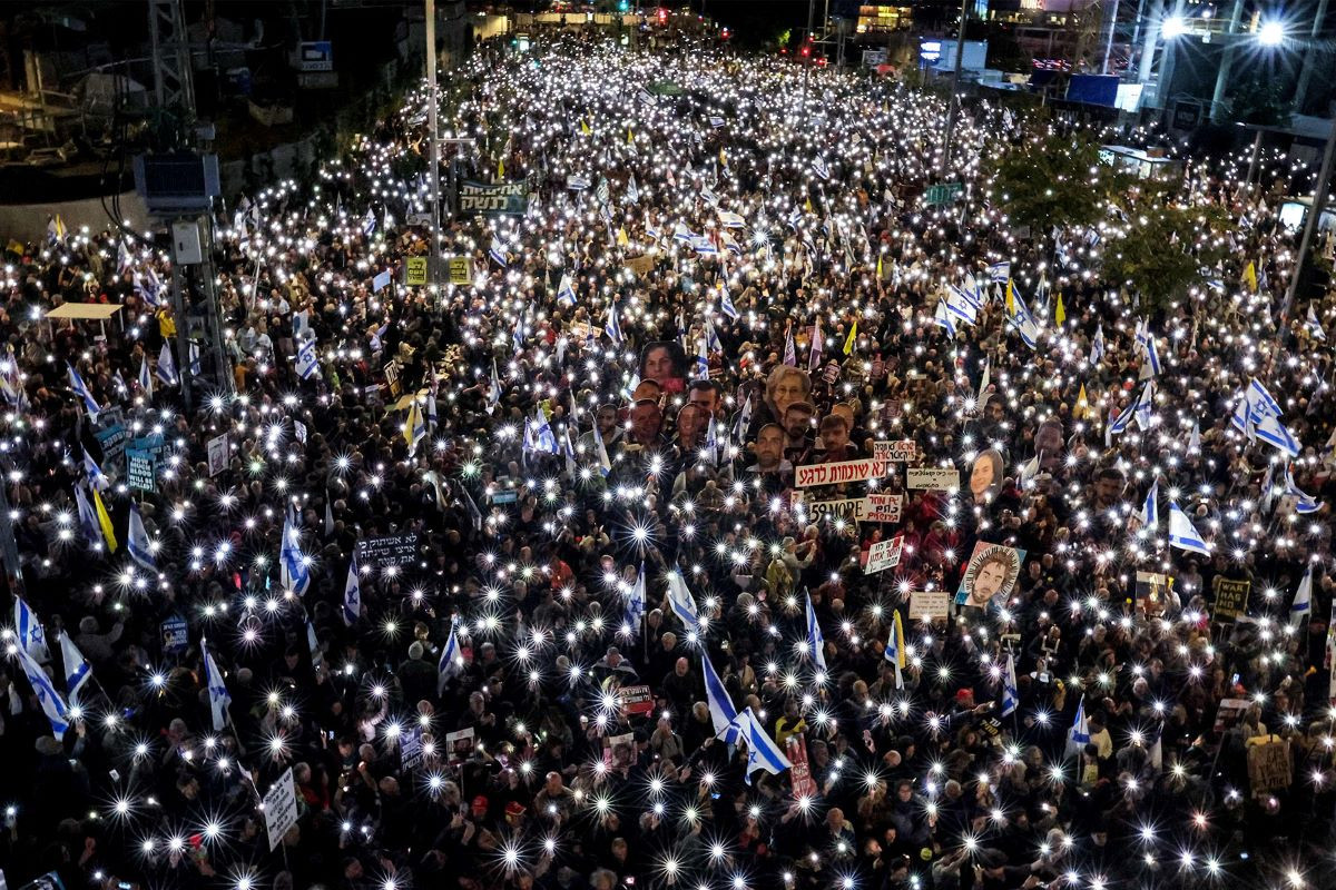 दसौं हजार इसराइलीहरू सडकमा टर्च बालेर  किन गरे सरकार विरुद्ध  नाराबाजी ?