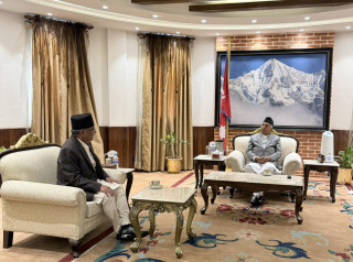 राष्ट्रपति पौडेल भेट्नको लागी  शीतल निवास पुगे प्रचण्ड