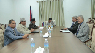 प्रमुख तीन दलको शीर्ष नेताहरुबिच सिंहदरवारमा  छलफल सुरु