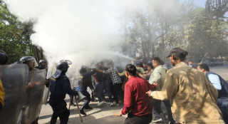 कुलमानलाई हटाएको विरोधमा ऊर्जामन्त्रीको पुत्ला दहन