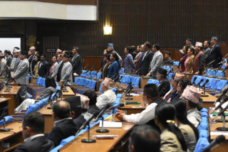 विपक्षीको अवरोधपछि आधा घण्टाका लागि स्थगित भयो संसद् बैठक