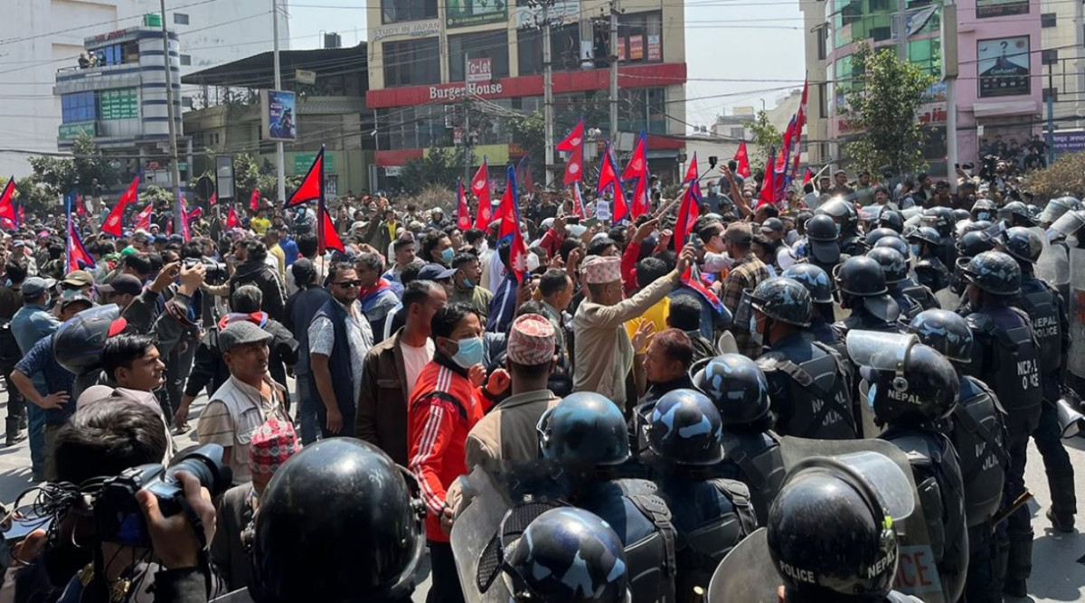 राजावादी समूह बानेश्वरतर्फ अघि बढेपछि  ‘धकेलाधकेल’