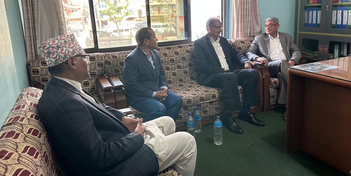 माओवादी केन्द्रीय कार्यालय पेरिसडाँडा पुगे गृहमन्त्री रमेश लेखक