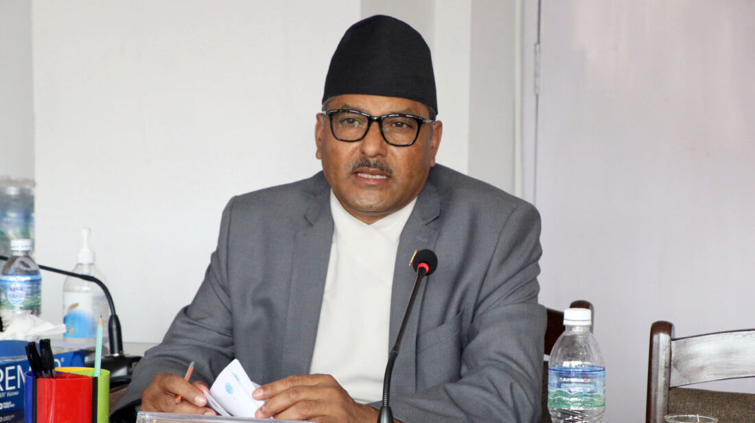 महाप्रसाद अधिकारीको गभर्नरको कार्यकाल पुरा, राष्ट्र बैंकबाट लिदै बिदा