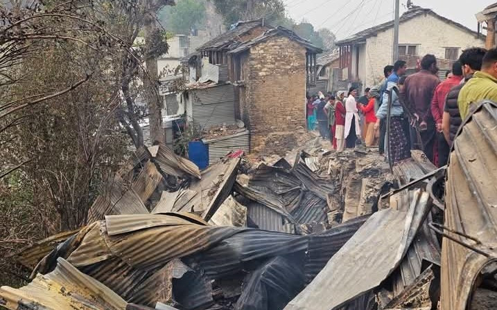 अछामको आगलागीमा २७  घर जलेर  नष्ट,   ७ करोडभन्दा बढीको क्षति