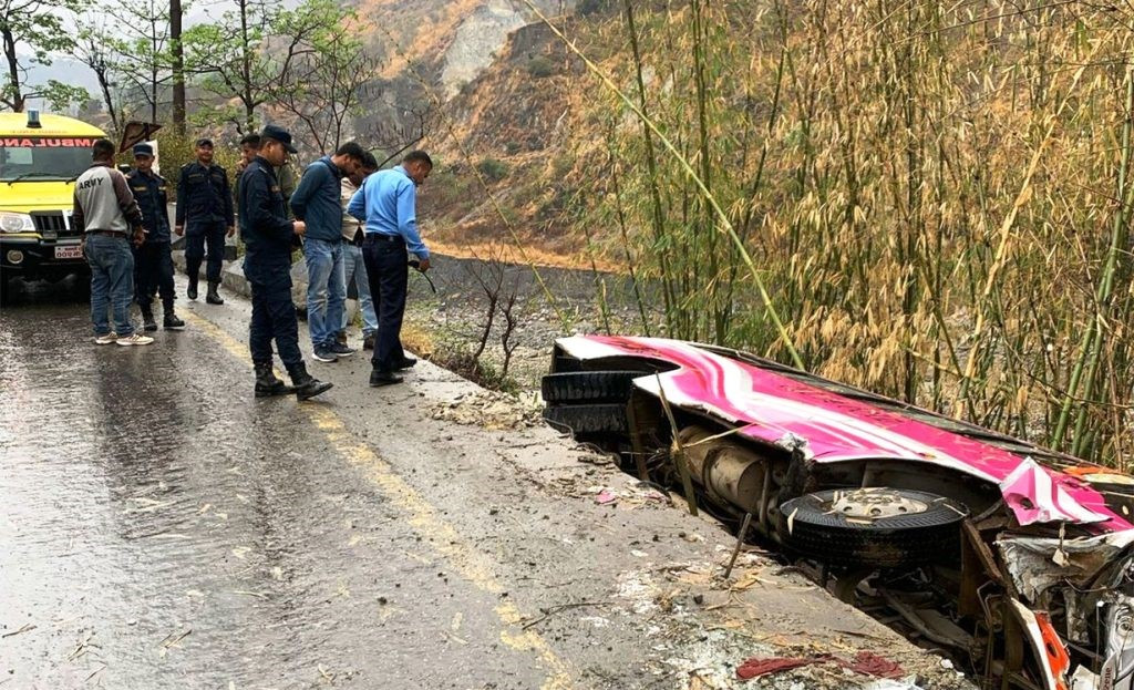 काठमाडौंबाट रामेछाप जाँदै गरेको बस  दुर्घटना