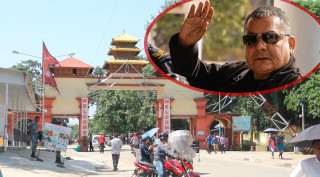 दुर्गा प्रसाईँलाई  काँकडभिट्टा नाकाबाट नेपाल ल्याउने भन्दै आफन्त र समर्थक मेची पुलमा