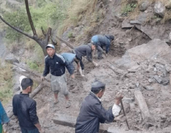 हुम्लाको श्रीनगरमा बाढीले १० भन्दा बढी पसल र घरमा क्षति