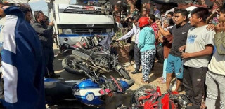 भक्तपुरमा बसको ठक्करबाट पार्किङमा राखिएका १० वटा दुईपांग्रे सवारीमा क्षति