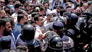 आवासीय चिकित्सक पनि सडक आन्दोलनमा, रोक्ने प्रयासमा प्रहरी