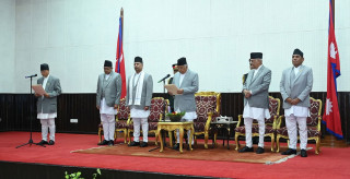 नवनियुक्त शिक्षामन्त्री रघुजी पन्तले पद तथा गोपनीयताको लिए शपथ