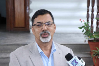 शान्तिपूर्ण रूपमा धर्ना बसेका शिक्षकहरूमाथि सरकारले दमन गरेको भन्दै  विपक्षी दलको विरोध