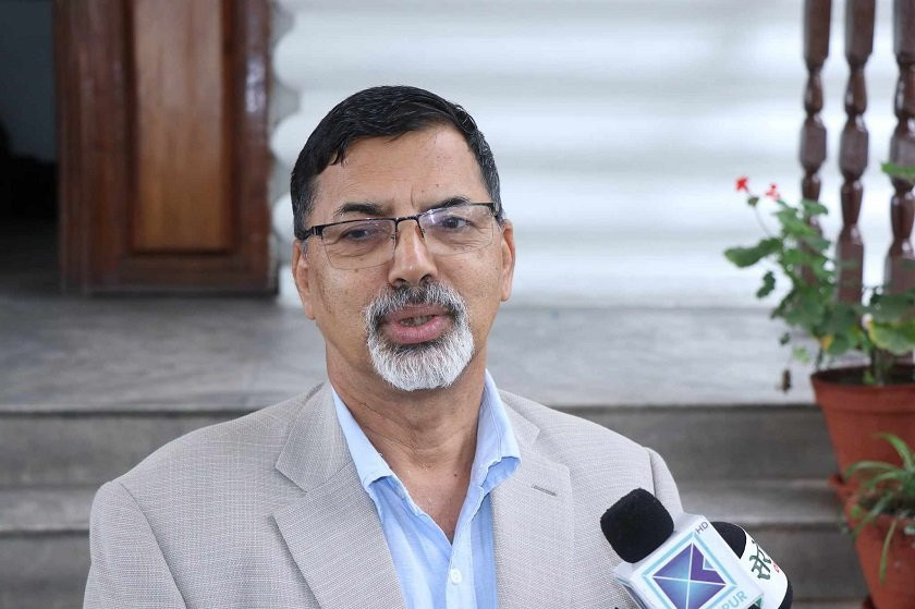 शान्तिपूर्ण रूपमा धर्ना बसेका शिक्षकहरूमाथि सरकारले दमन गरेको भन्दै  विपक्षी दलको विरोध