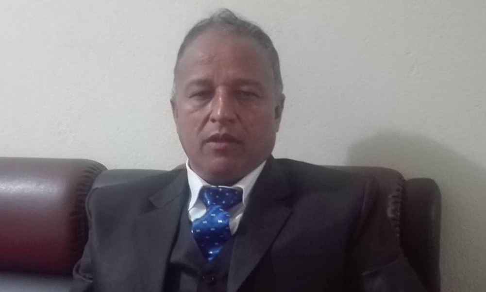 रेशम चौधरी पक्रन शंकास्पद् पत्र पठाउने सर्वोच्च अदालतका शाखा अधिकृत को हुन् ?