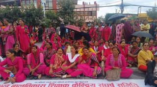 ईसीडीका शिक्षक भन्छन् : प्रत्येकको १ डेढ लाख खर्च भयो, हात लाग्यो शून्य