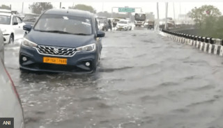 भारी वर्षाले घर भत्किँदा चार जनाको मृत्यु