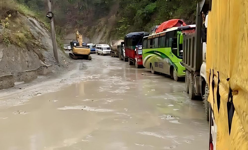 नारायणघाट-बुटवल सडक अवरुद्ध
