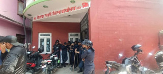 पर्वतको पार्टी कार्यालयमा  युवा सङ्घका नेता र कार्यकर्ताबिच झडप