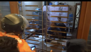 पटक पटक बिजुली गएपछि मध्यरातमा विद्युत् प्राधिकरणका कर्मचारीको मापसे चेक