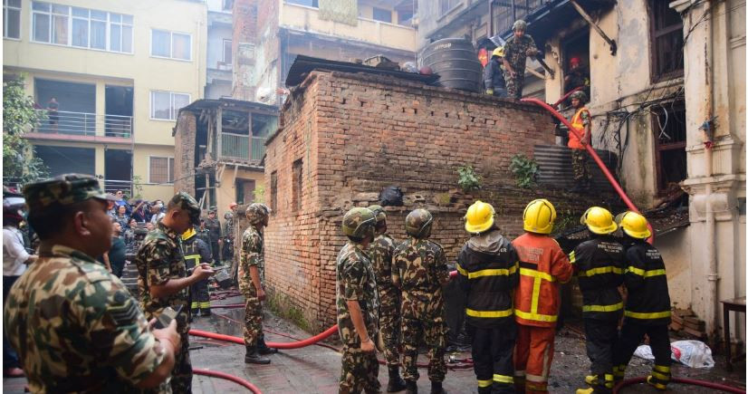 काठमाडौंको मखन टोलमा लागेको आगो नियन्त्रणमा आयो, एक जनाको मृत्यु