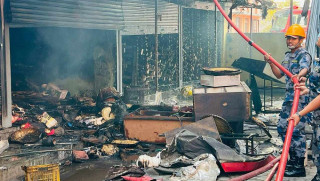 सतुंगलको कपडा गोदाममा भीषण आगलागी,६ वटा दमकल र ९ वटा पानी ट्यांकर परिचालन