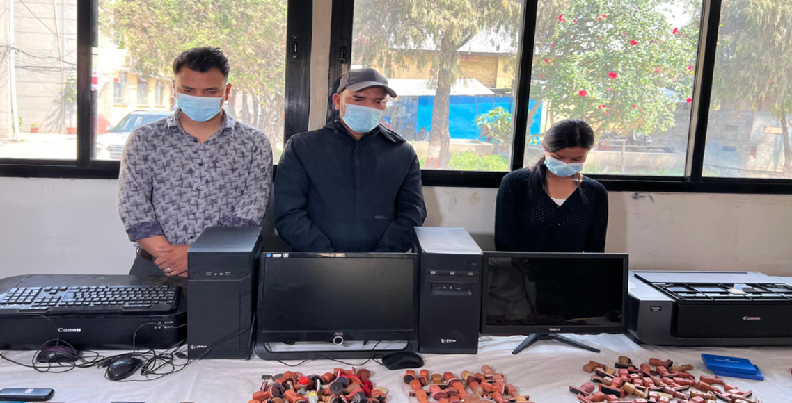 गोरखा भिमसेनथापाका अन्जनी  बयलकोटी सहित तीन जना कीर्ते गरी नक्कली कागजात बनाउने पक्राउ