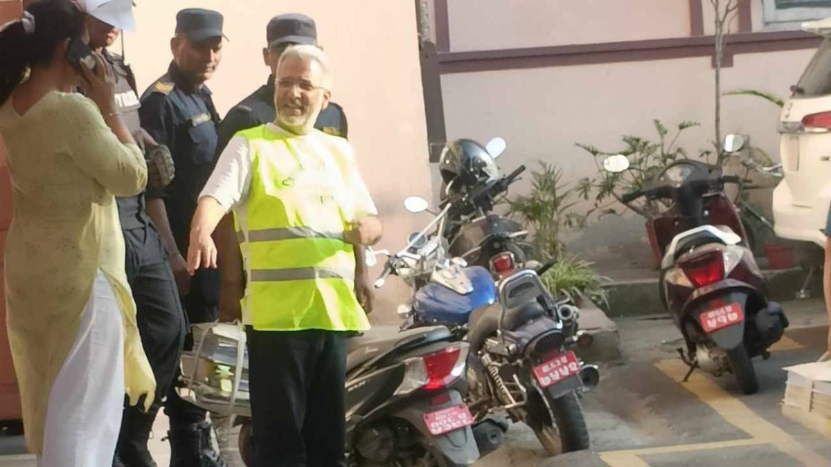 अदालतमा उपस्थिति जनाएर फर्किए मिश्र,  भोलि सुनुवाइ