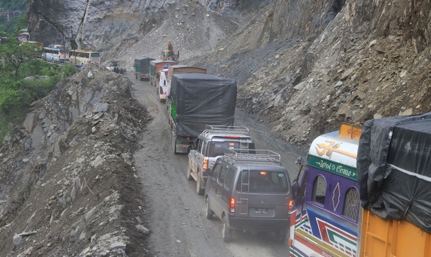 वर्षामा समस्यारहित बनाउने प्रयासमा नारायणगढ–मुग्लिन सडकखण्ड