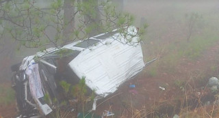 सर्लाही जाँदै गरेको गाडी  ब्रेक फेल हुदा भीमफेदीमा दुर्घटना, १४ जना घाइते