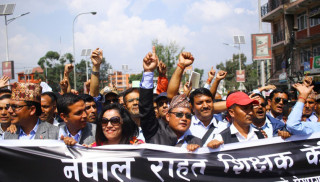 सबै राहत शिक्षकलाई स्थायी गर्न माग