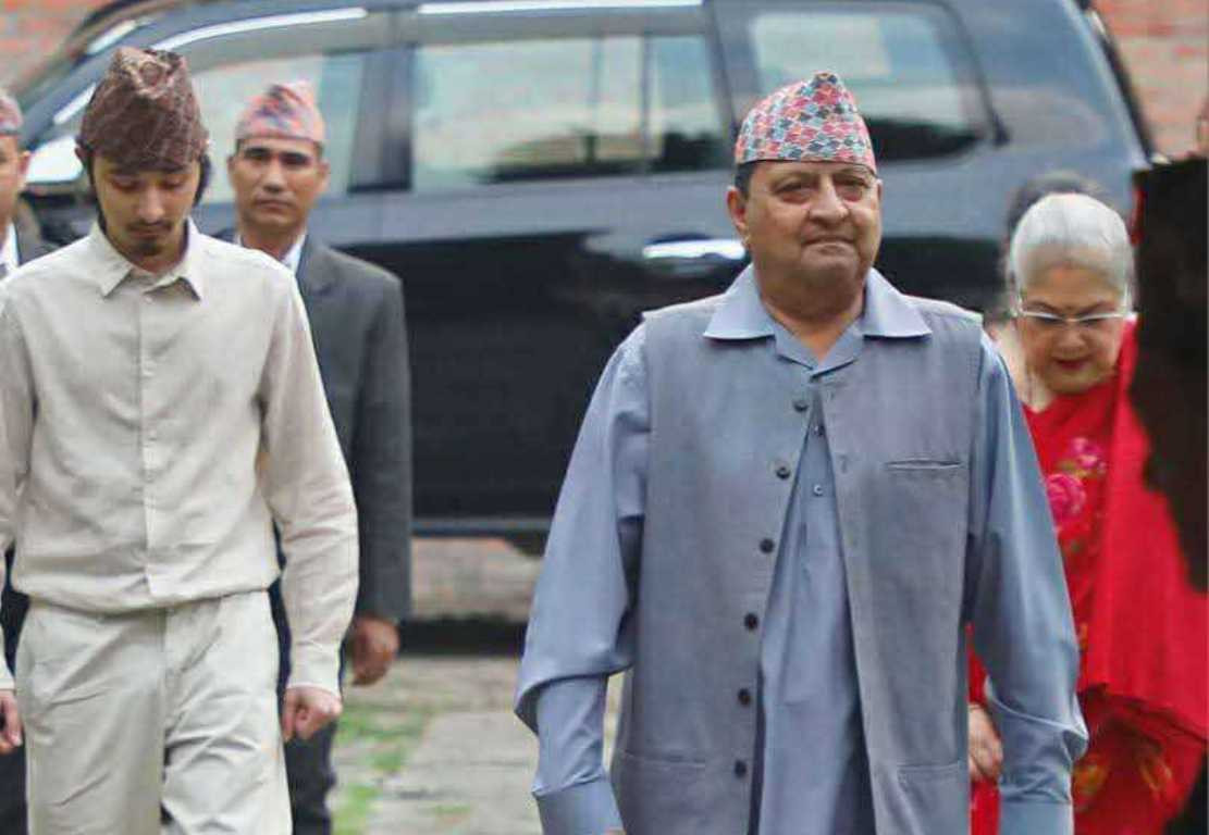 नाती हृदयन्द्रलाई लिएर ज्ञानेन्द्र शाह नारायणहिटी दरबारमा