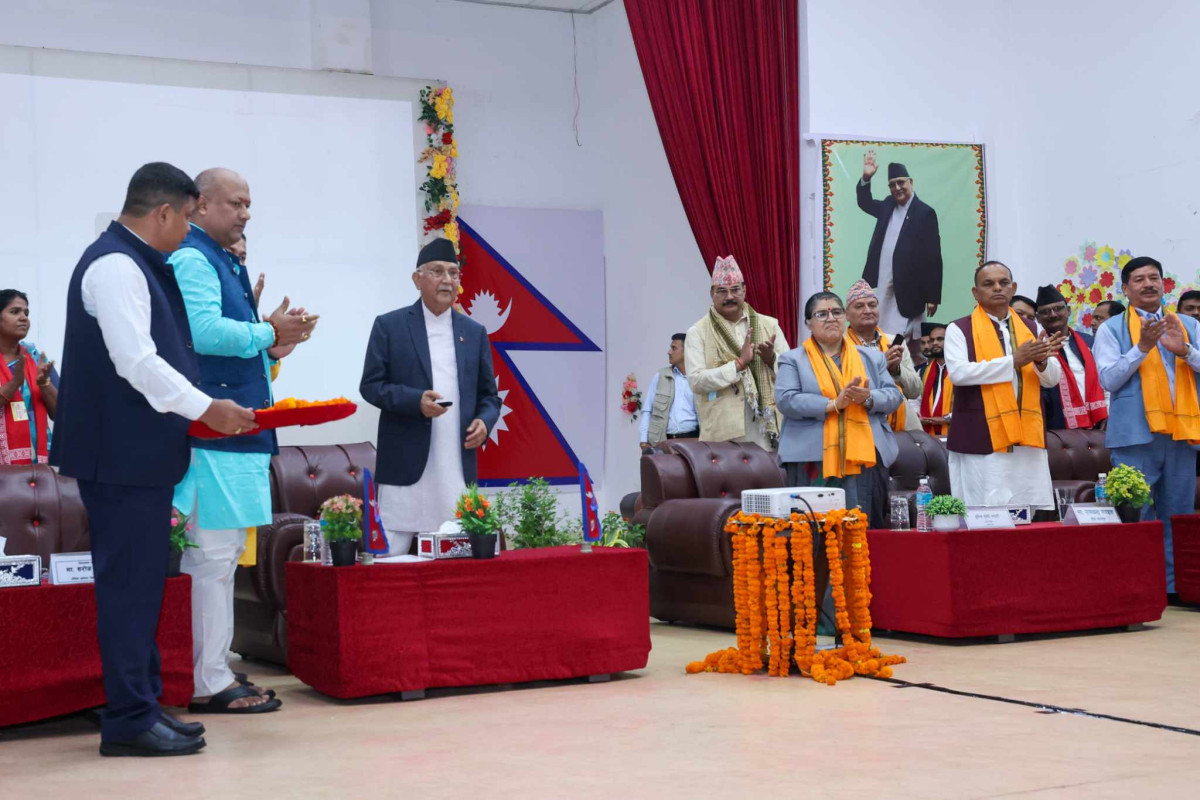 मधेश प्रदेशका ६४ सडकको एकसाथ शिलान्यास गर्दै प्रधानमन्त्री ओली